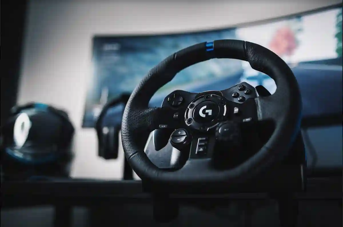 Logitech G923: Steering Wheel Review For PS4, Xbox One And PC