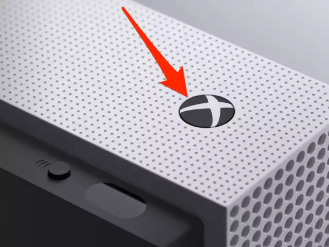 WHY DOES MY XBOX ONE TURN ON BY ITSELF?